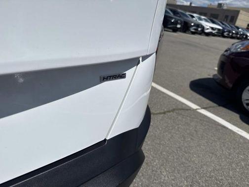 Atlas White 2025 Hyundai KONA SEL