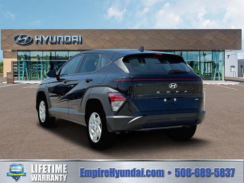 Abyss Black Pearl 2026 Hyundai KONA SE