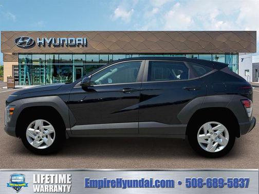 Abyss Black Pearl 2026 Hyundai KONA SE