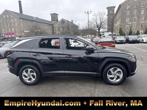 Black Pearl 2024 Hyundai TUCSON SEL