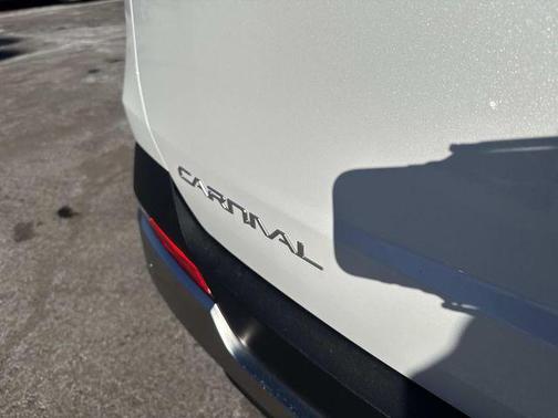 Snow White Pearl 2025 Kia Carnival Hybrid SX