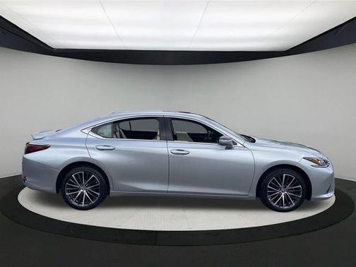 2022 Lexus ES 250 Base