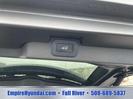 Santorini Black Metallic 2025 Land Rover Discovery S