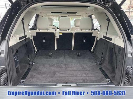 Santorini Black Metallic 2025 Land Rover Discovery S