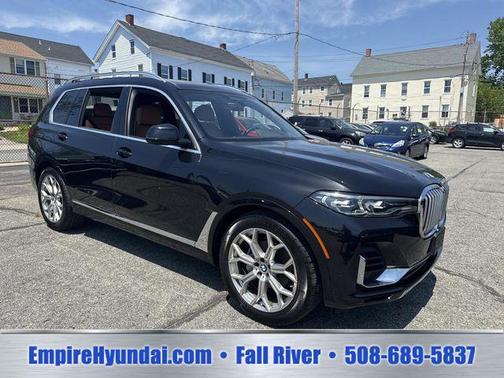 Black Sapphire Metallic 2022 BMW X7 xDrive40i