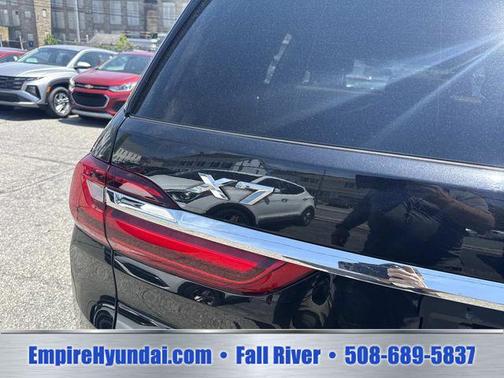 Black Sapphire Metallic 2022 BMW X7 xDrive40i