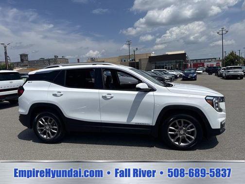 Summit White 2024 GMC Terrain SLT