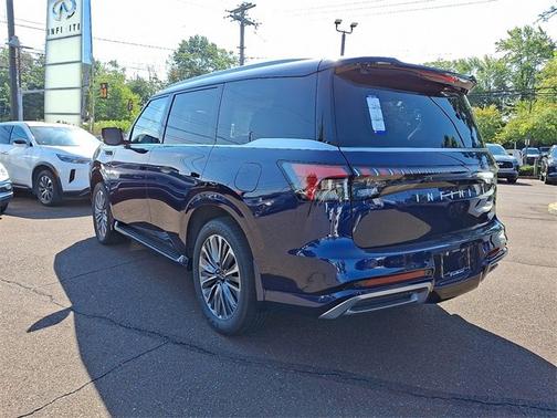 2026 INFINITI QX80 LUXE