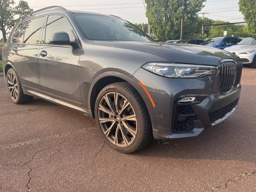 2022 BMW X7 M50i