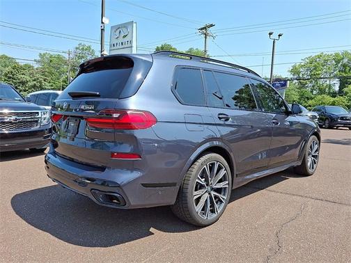 2022 BMW X7 M50i