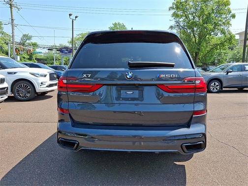 2022 BMW X7 M50i
