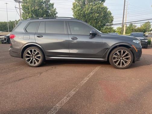 2022 BMW X7 M50i