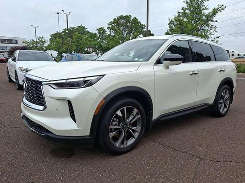 Majestic White 2025 INFINITI QX60 Luxe