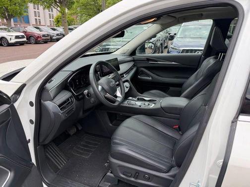 Majestic White 2025 INFINITI QX60 Luxe