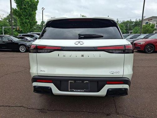 Majestic White 2025 INFINITI QX60 Luxe