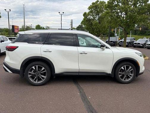 Majestic White 2025 INFINITI QX60 Luxe