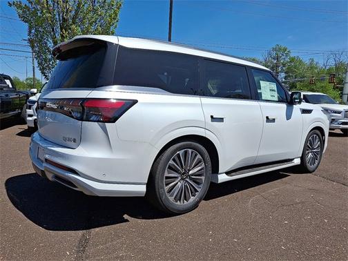 2025 INFINITI QX80 LUXE