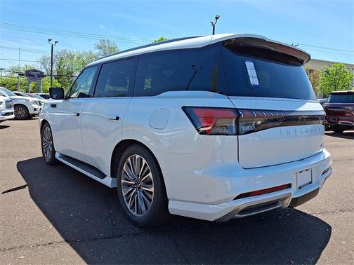 2025 INFINITI QX80 LUXE