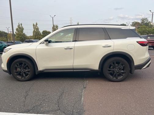 2025 INFINITI QX60 LUXE