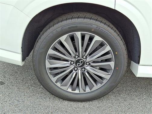 2026 INFINITI QX80 LUXE