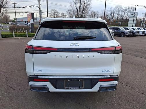 2022 INFINITI QX60 LUXE