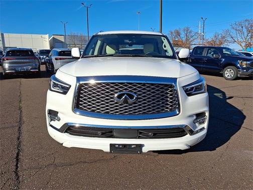 2022 INFINITI QX80 LUXE
