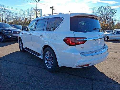 2022 INFINITI QX80 LUXE