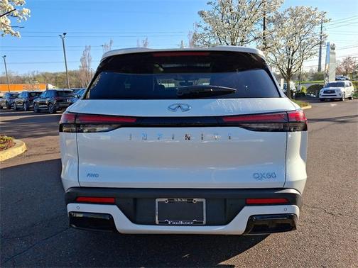 2024 INFINITI QX60 LUXE