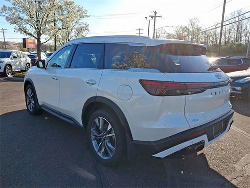 2024 INFINITI QX60 LUXE