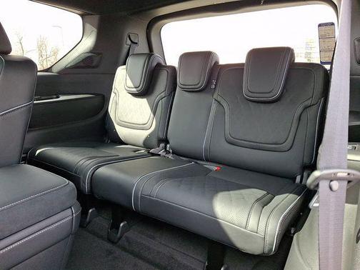 Radiant White/Black Obsidian 2026 INFINITI QX80 AUTOGRAPH AWD