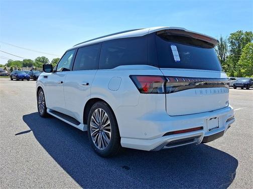 2025 INFINITI QX80 LUXE