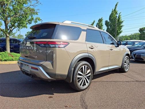 2023 Nissan Pathfinder Platinum