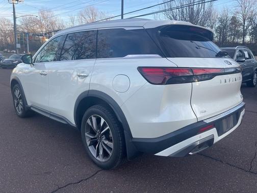 2022 INFINITI QX60 LUXE