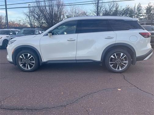 2022 INFINITI QX60 LUXE