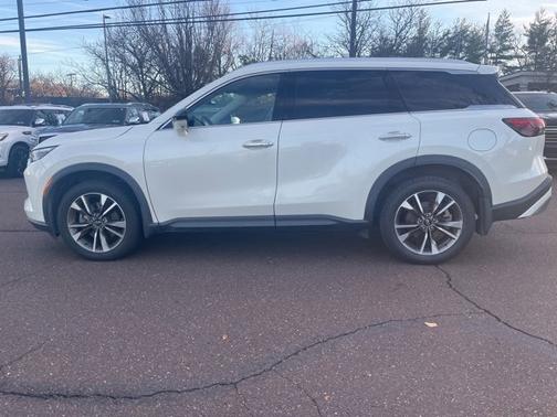 2022 INFINITI QX60 LUXE
