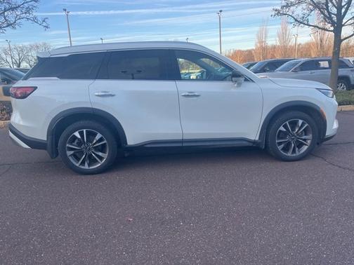 2022 INFINITI QX60 LUXE