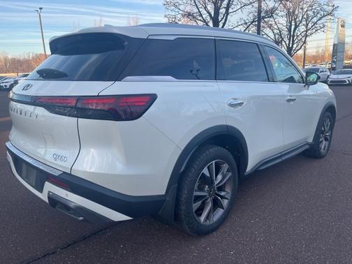 2022 INFINITI QX60 LUXE