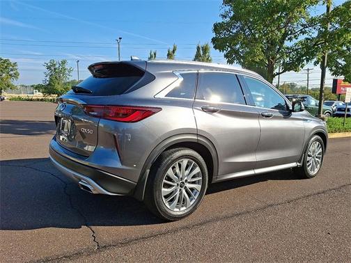 2024 INFINITI QX50 LUXE