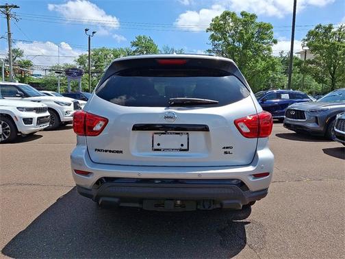 2020 Nissan Pathfinder SL