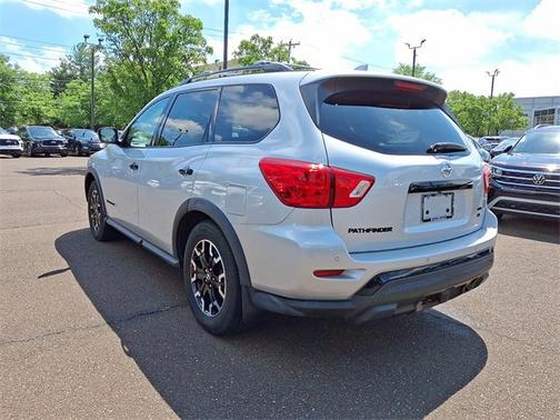2020 Nissan Pathfinder SL