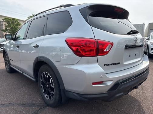 2020 Nissan Pathfinder SL