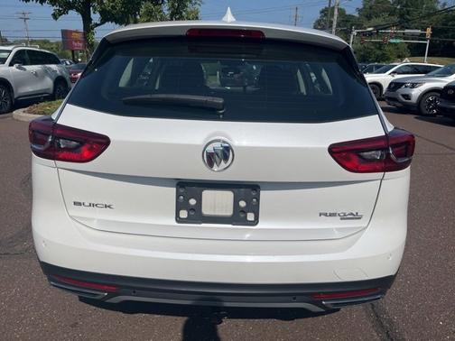 2018 Buick Regal TourX Essence