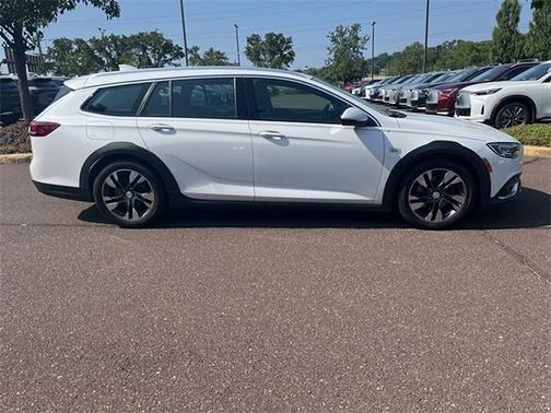 2018 Buick Regal TourX Essence