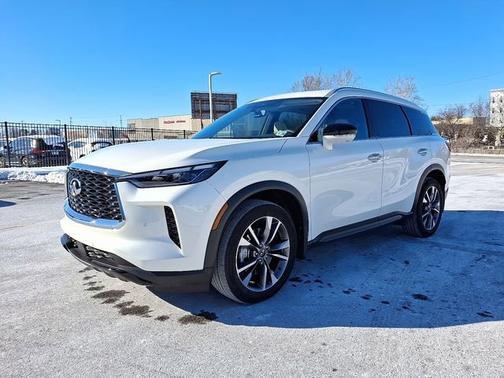 2023 INFINITI QX60 LUXE