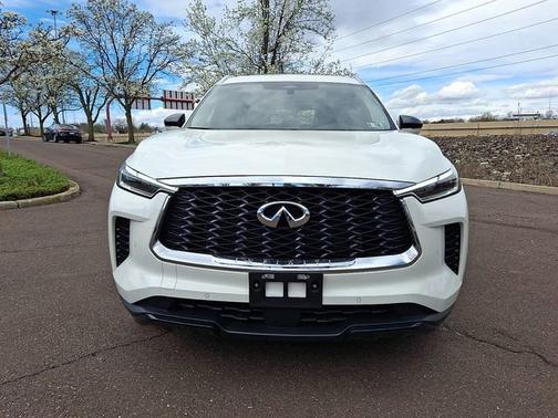 Majestic White 2023 INFINITI QX60 LUXE