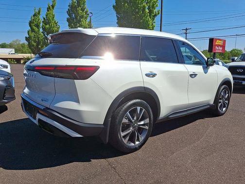 Majestic White 2023 INFINITI QX60 Luxe