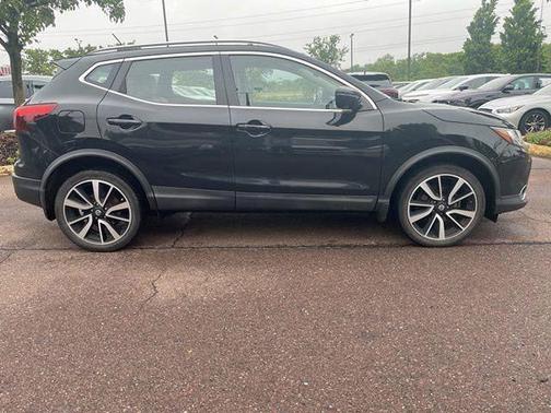 Magnetic Black 2017 Nissan Rogue Sport SL