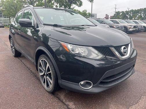 Magnetic Black 2017 Nissan Rogue Sport SL