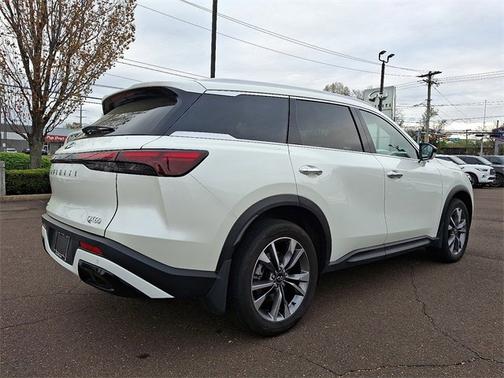 2024 INFINITI QX60 LUXE