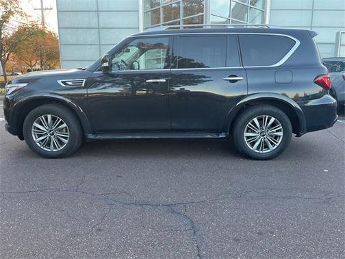 2024 INFINITI QX80 LUXE